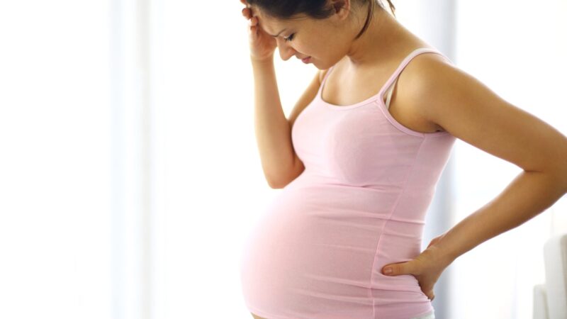 gestante enfrentando sofrimento emocional na gravidez